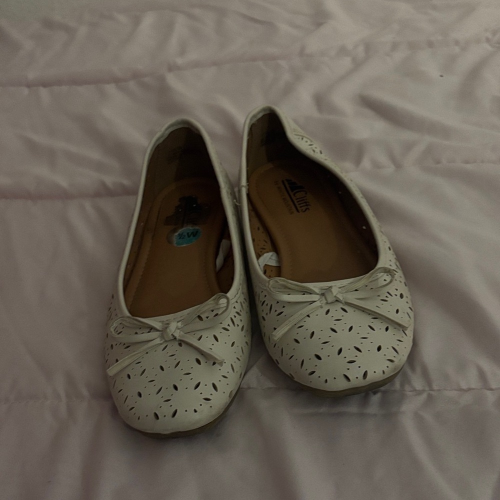 Cliffs by WHITE MOUNTAIN Women's White Flats